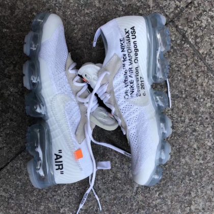 vapormax nike black and white