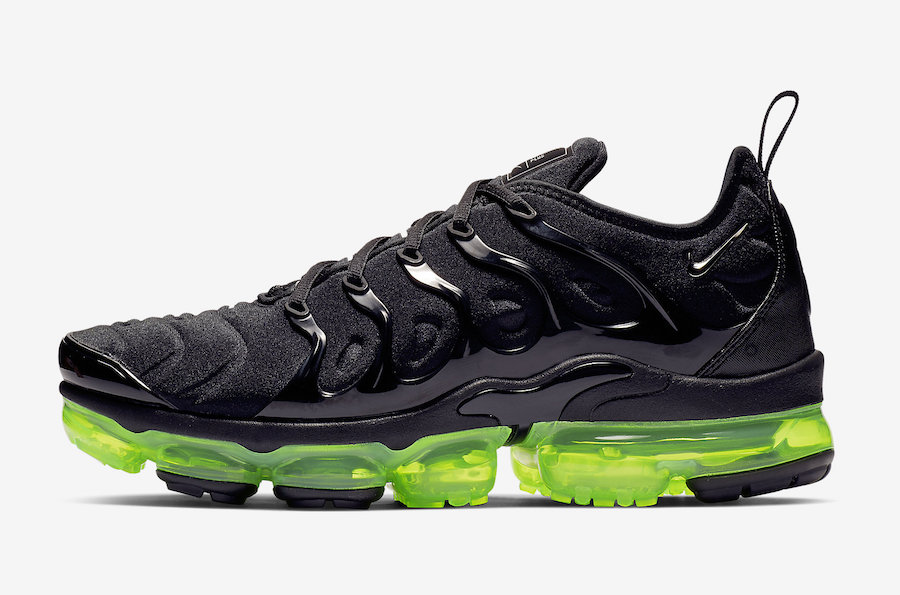 vapormax plus green and black