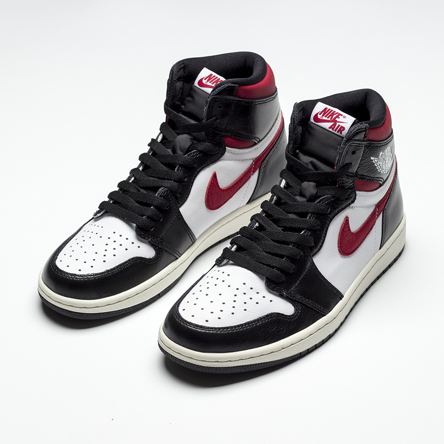 air jordan 1 black and white with red swoosh
