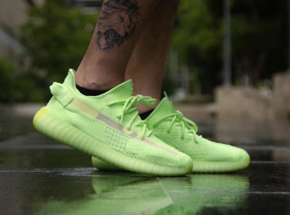 yeezy boost 350 v2 neon