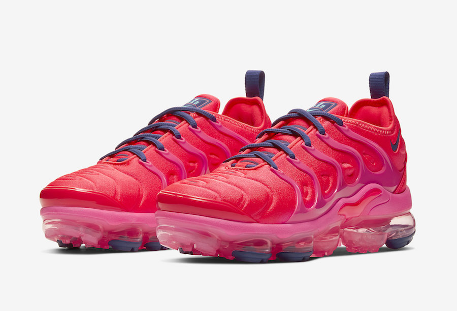 red and pink nike vapormax