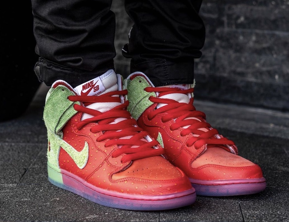 sb dunk strawberry cough release date