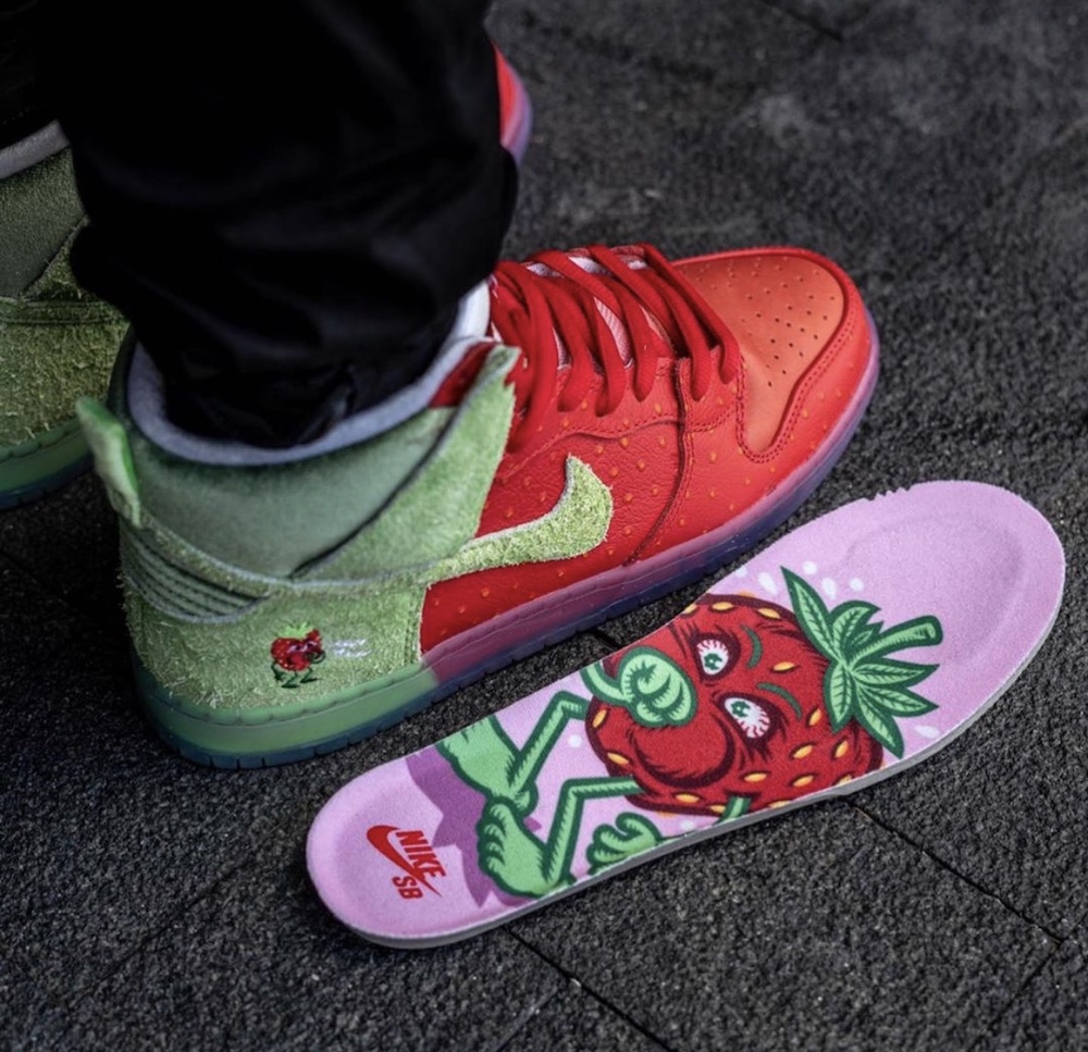 nike sb dunk strawberry cough release date