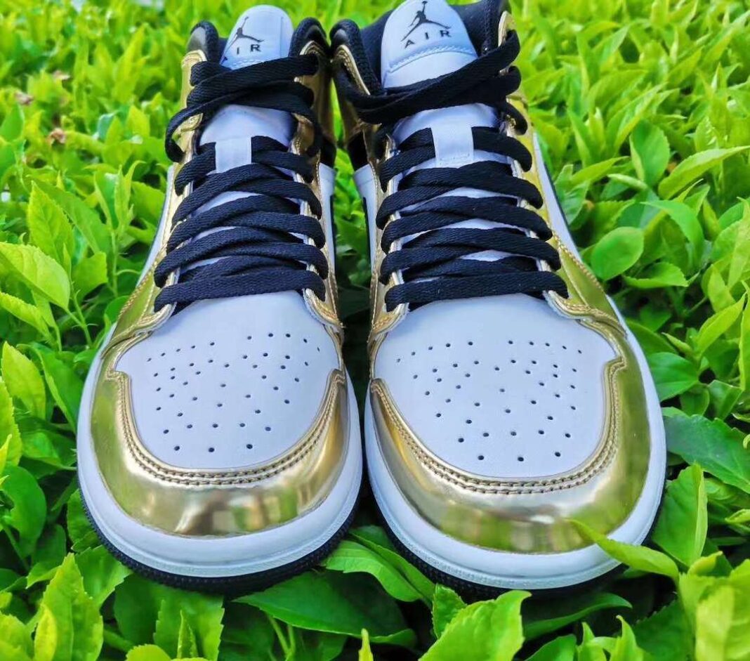 metallic gold jordan 1 outfit