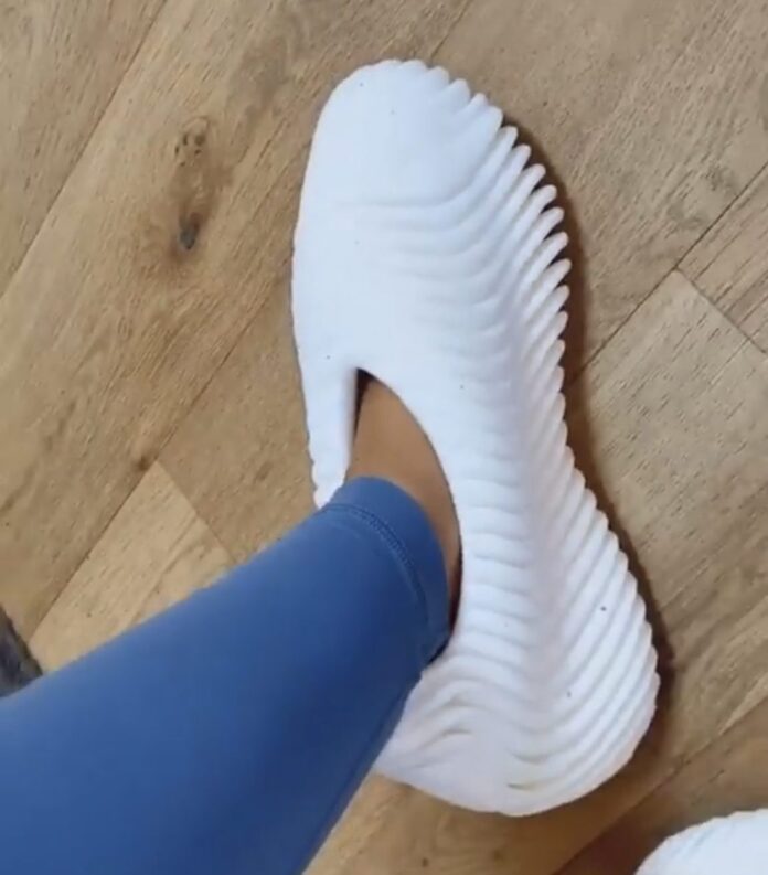 new yeezy clog