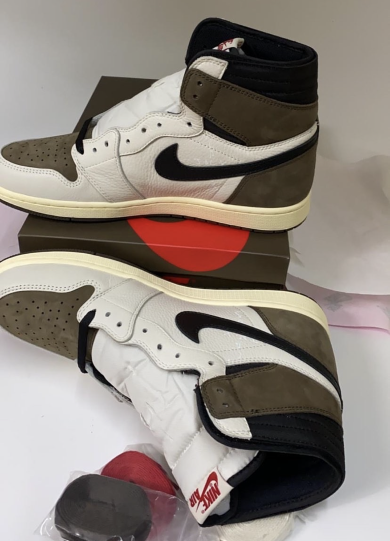 Найки джорданы 1 трэвис скотт. Nike Air Jordan Трэвис Скотт. Nike Air Jordan 1 Retro High Travis Scott. Nike Air Jordan 1 Travis.