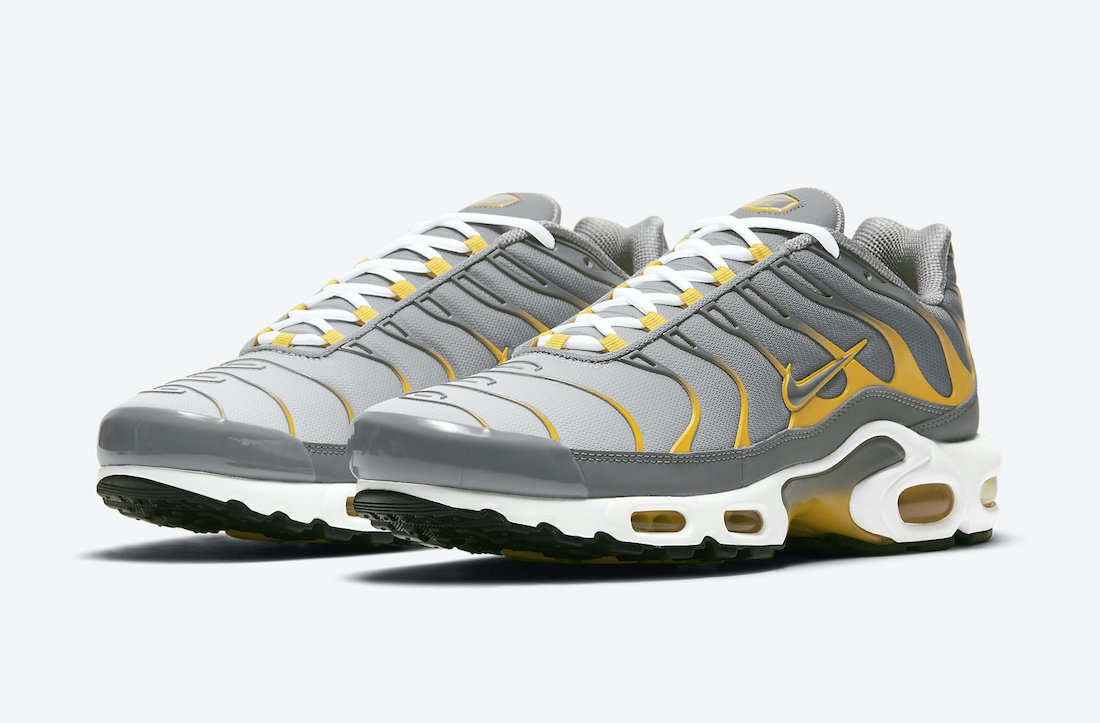 white and yellow air max plus
