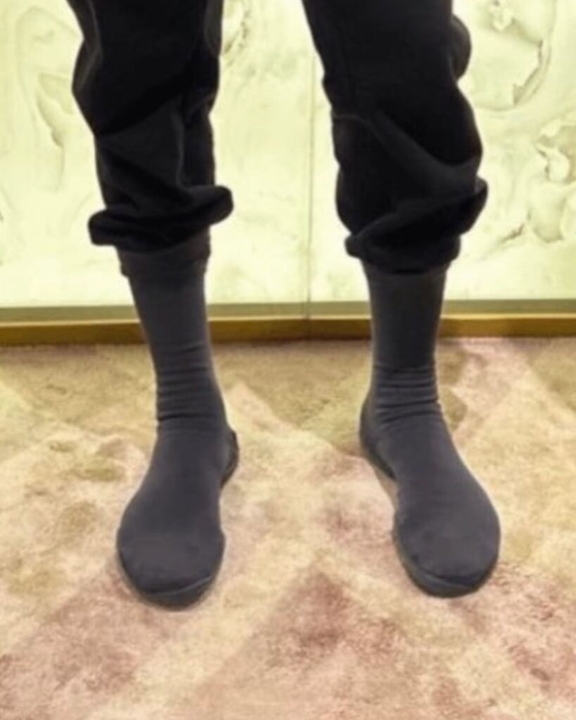 Kanye West Yzy Pod Sock Shoes 1 819x1024 