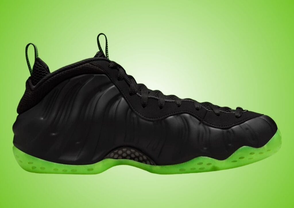 El lanzamiento de las Nike Air Foamposite One “Black Volt” es en marzo de 2025.
