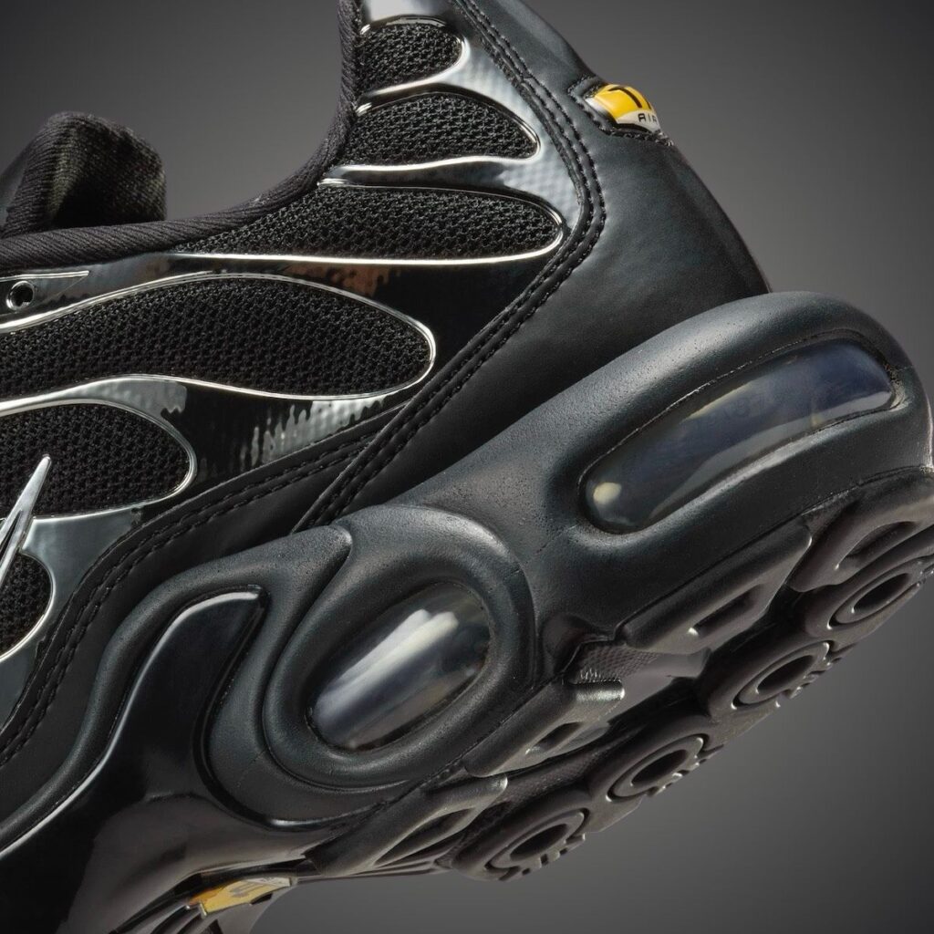 Nike Air Max Plus Black Metallic Silver HJ9743-001