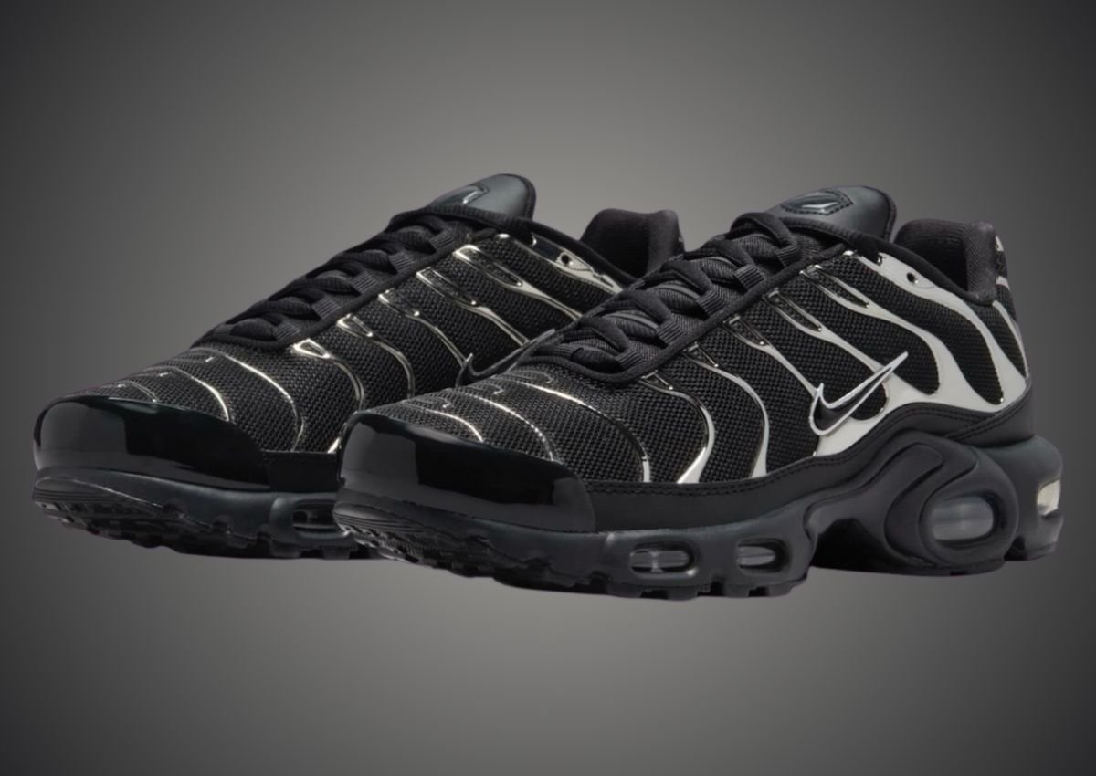 Black and silver nike air max hotsell