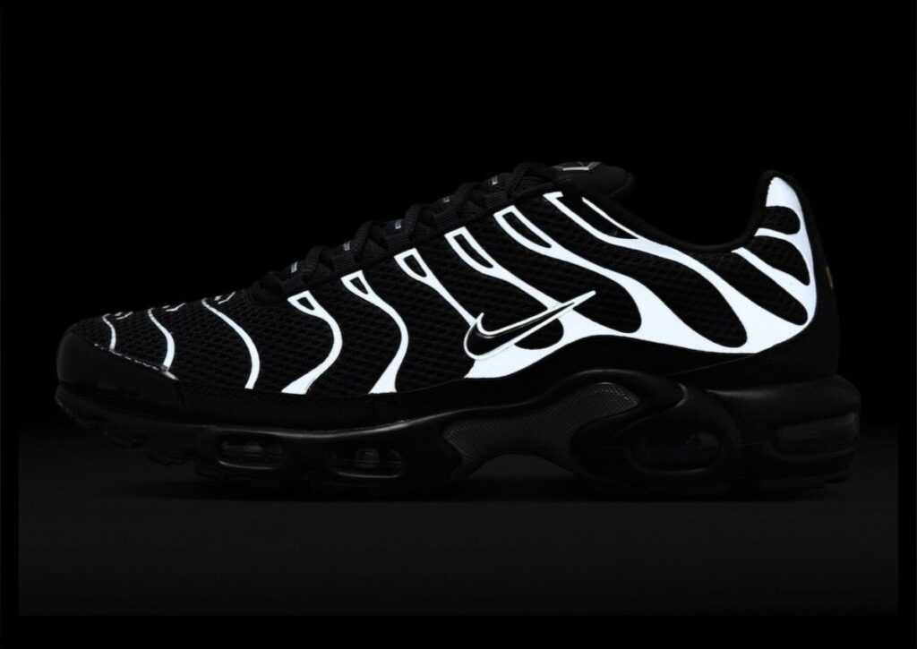 Nike Air Max Plus Black Reflective Metallic Silver HQ3029-001