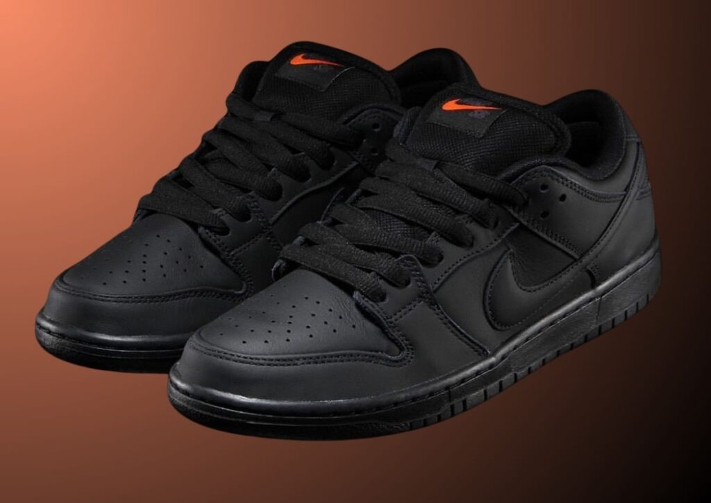 Nike dunk triple black best sale