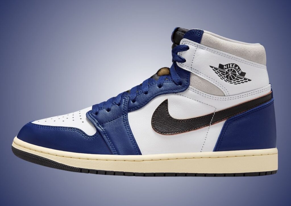 El lanzamiento de las Air Jordan 1 High OG Rare Air “Deep Royal Blue” está previsto para abril de 2025.
