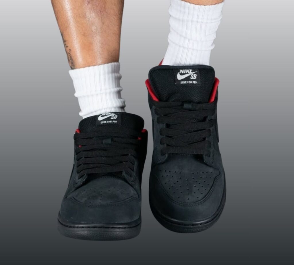 Supreme Nike SB Dunk Low Black HQ8487-001 On-Feet